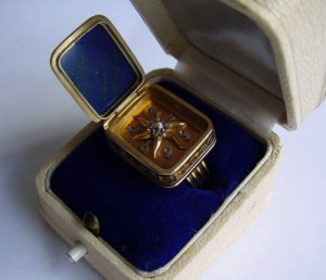 Ring mit astronomischen Motiven